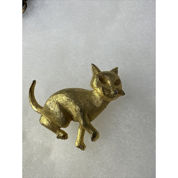 A Cat Holding Its Paw Up · Free Stock Photo Vintage Gold Tone Cat Signed by BSK beautiful sitting cat with paw reaching out